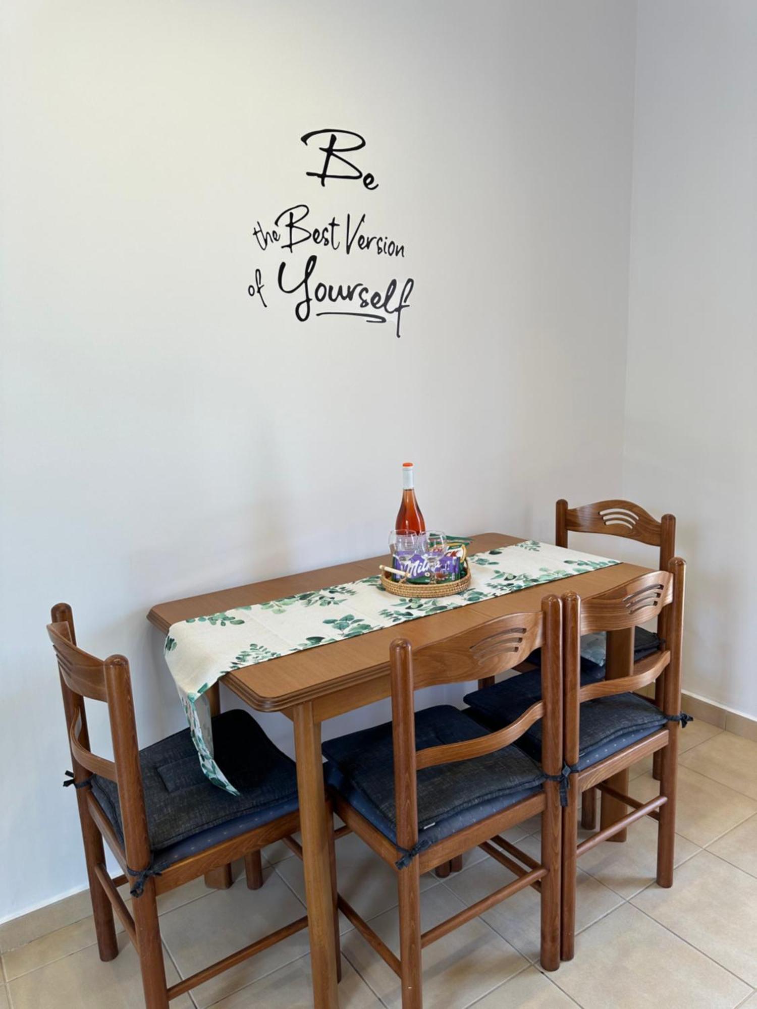 Shades Of Olive Apartmán