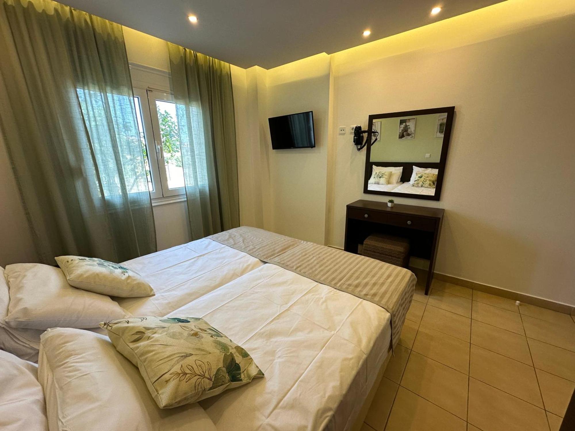 Shades Of Olive Apartment *